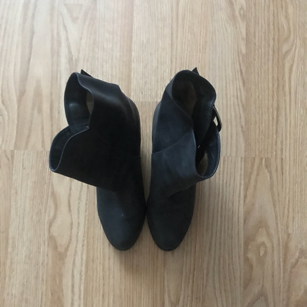 Genuine Leather Ankle boots - Picture 2 of 3